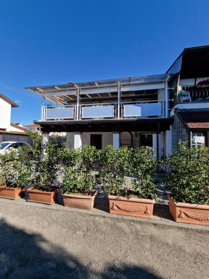 Tra Forte Dei Marmi E Marina Di Massa - Il Melograno Exteriör bild